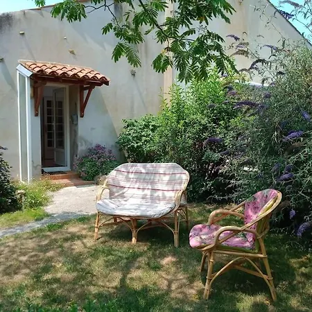 Gite 80 M2 Au Calme Et 20 Mn De La Mer Landeronde Extérieur photo