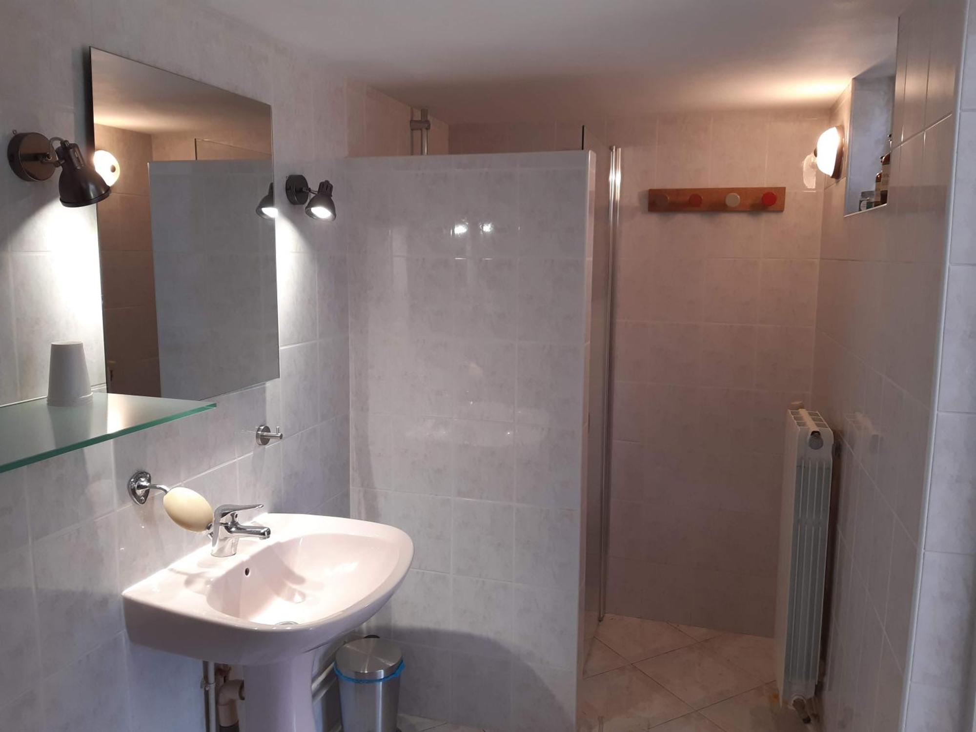 80 M2 Au Calme Et 20 Mn De La Landeronde